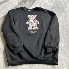 黒色トレーナーお花のクマちゃん