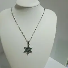 雪の結晶のペンダント　サファイアブルー　Ｆ