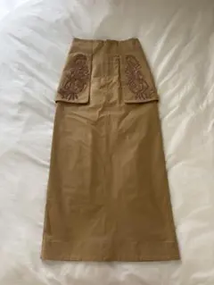 LILY BROWN 刺繍タイトスカート ベージュ