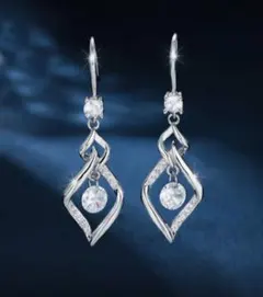 【新品】CZダイヤ 捻りフックピアス シルバーカラー キラキラ エレガント