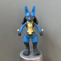 ポケモン　フィギュア　ルカリオ　可動式