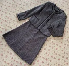 アーヴェヴェ ツイード ノーカラー スーツ S W64 黒×グレー ラメ DMW