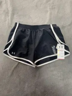 新品　ショートパンツ　アンダーアーマー　S