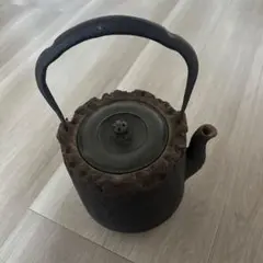 龍彫刻 鉄瓶 龍文堂　美品　骨董品　年代物　茶器　茶道具 茶道具 龍文堂鉄瓶 文房具 金属工芸 骨董岩鋳の鉄瓶 龍？