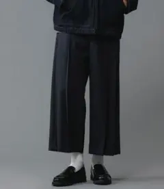 アダムエロペ　ウーステッド フロントタック ワイド クロップド スラックス