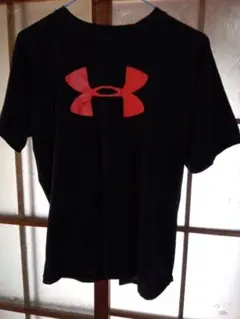 Under Armour 半袖Tシャツ 黒/赤