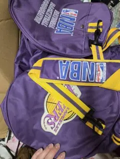 【新品未使用品】NBA LAKERS ドラムバッグ 紫と黄色 新品未使用品】NBA LAKERS ドラムバッグ レイカーズ バスケットボール