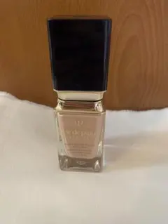 クレードポーボーテ　タンフリュイドエクラ　ナチュレル　ピンクオークル01