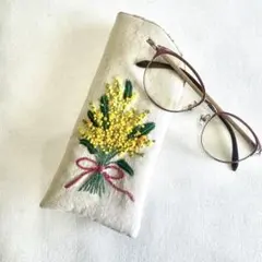 刺繍ハンドメイド　メガネケース