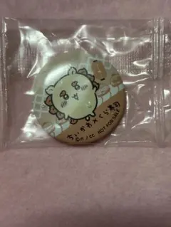 くら寿司　ちいかわコラボ　缶バッジ　シーサー　びっくらぽん