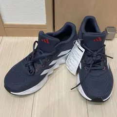 adidas スニーカー