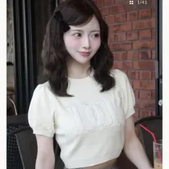 ダーリッチ バックオープンアップリケニットトップスのサムネイル