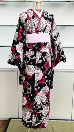 NEW】美品♡ 黒に赤の絞り柄の花 かっこいい浴衣 - メルカリ