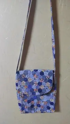 送料込み　ショルダーバッグ　手づくり　亀甲模様　1点