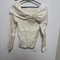 リボンビジューオフショルダーリブニットトップス