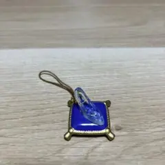 ディズニーストア　シークレットストラップ シンデレラ　ガラスの靴