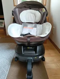 コンビ Combi チャイルドシート　CG-UIGJL お安く出品します