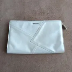 クラッチバッグ　白　合皮　シンプル