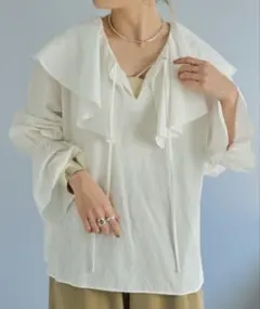 omekashi タグ付け未使用品 アイボリー シフォン フリルブラウス 