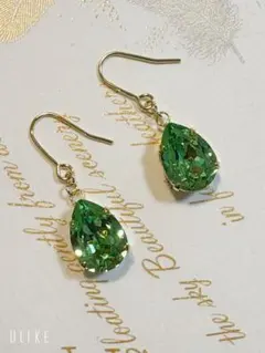 雫型ペリドットスワロフスキーのピアス