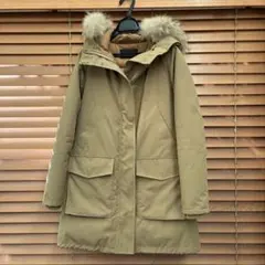 ベージュ フード付き ダウンジャケット