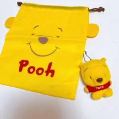 プーさん　巾着袋(26×22㎝) ぬいぐるみストラップ　2点