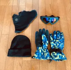 ウィンタースポーツ用グローブ・ゴーグル・ネックウォーマー・帽子の4点セット