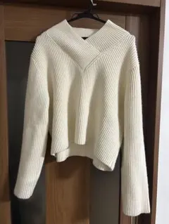 ZARA ホワイト　ニット　Ｖネック　未使用に近い