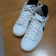 新品訳ありNike 429864-101 ホワイトブラック スニーカー２５センチ
