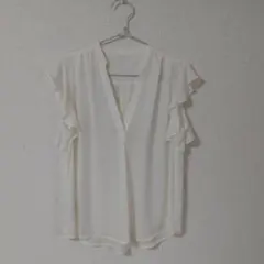 INGNI ホワイト フリル袖 Vネックブラウス M