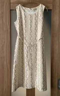 東京スタイル　Aylesbury ベージュ　花柄ノースリーブワンピース　11号