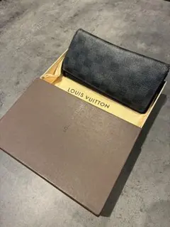 LOUIS VUITTON ブラック二つ折り財布