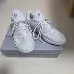 バッシュ　NIKE　　SABRINA