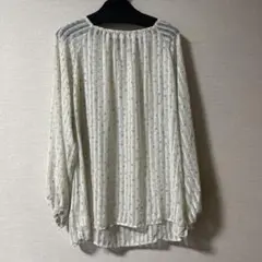 しまむら　花柄プリーツ長袖ブラウス　アイボリー　L