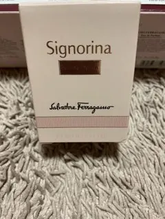 フェラガモ香水　SIGNORINA オードパフューム