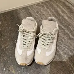 アイボリー スエード メッシュ スニーカー　VEJA