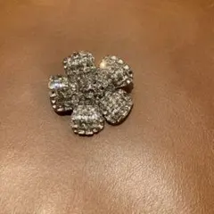 フォクシー ブローチ ーホワイト お花 26645 BROOCH “FLEUR” - メルカリ