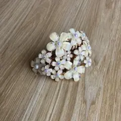 花モチーフ ヘアクリップ アイボリー