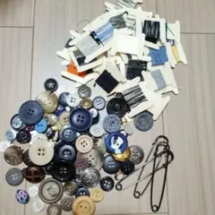 ボタンと糸スプールのセット