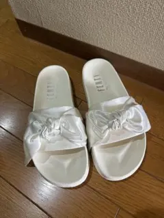 ★最終値下げ★FENTY PUMA x Rihanna bow slideのサムネイル
