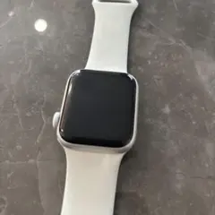Apple Watch Series 6（GPSモデル）- 40mmシルバー