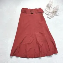 u64 ベルト付きフレアロングスカート　キレイな赤　裏地　フリーサイズ　後ろゴム