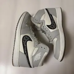 Dior x Air Jordan 1 High OG スニーカーのサムネイル
