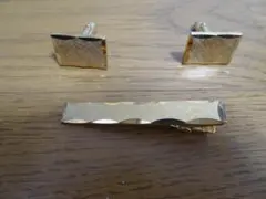 金色 ネクタイピンとカフスセット