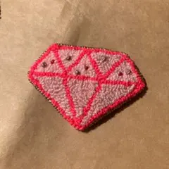 ダイアモンド型　チャーム　ハンドメイド　パンチニードル