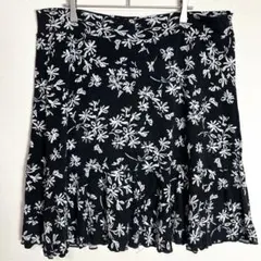 美品◆ネネスワークショップ 花柄 スカート フリル ゆったり 黒白 綿 お出かけのサムネイル