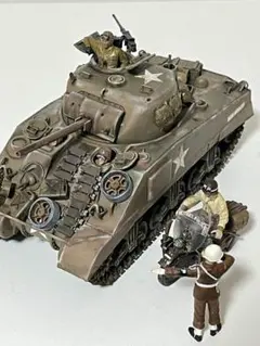 タミヤ1/35 アメリカM4シャーマン塗装完成品➕フィギュアのサムネイル