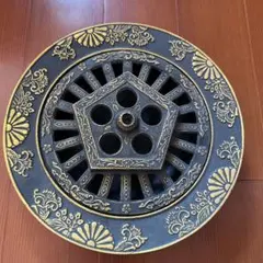 装飾的金属製灰皿