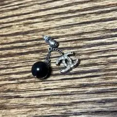Chanel シルバー ロゴ ピアス