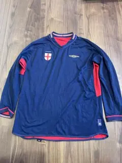 Umbro ネイビー レッド Vネックシャツ